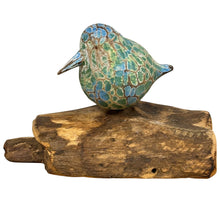 Afbeelding in Gallery-weergave laden, Geschilderde abstracte vogel op wortel
