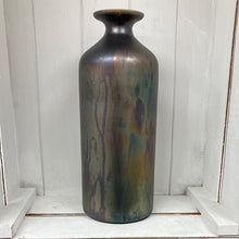 Charger l&#39;image dans la galerie, Vase Antique en Verre Noir
