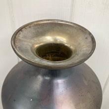Afbeelding in Gallery-weergave laden, Antieke zwarte glazen vaas

