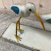 Afbeelding in Gallery-weergave laden, Birds on a plinth
