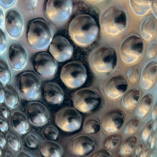 Afbeelding in Gallery-weergave laden, Silver Hammered Vases
