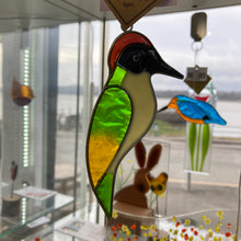 Cargar imagen en el visor de la galería, Woodpecker Suncatcher
