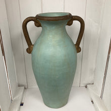 Afbeelding in Gallery-weergave laden, Vaas met grote handgreep (pastelblauw)
