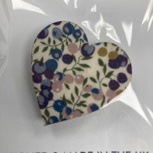 Cargar imagen en el visor de la galería, Liberty Heart Brooch
