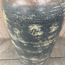 Charger l&#39;image dans la galerie, Large Grey Barrel Vase
