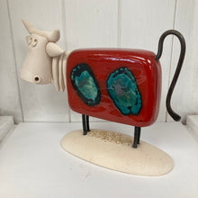 Afbeelding in Gallery-weergave laden, Staande koe
