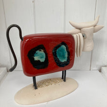 Afbeelding in Gallery-weergave laden, Staande koe
