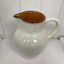 Afbeelding in Gallery-weergave laden, Small Rustic Cream Jug
