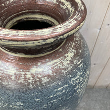 Charger l&#39;image dans la galerie, Large Grey Barrel Vase
