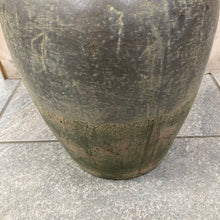 Cargar imagen en el visor de la galería, Amphora Urn
