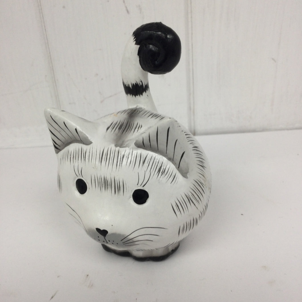 Wooden Sitting Cats
