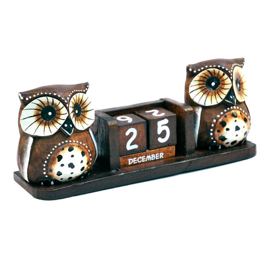 Calendar between two Owls