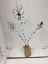 Afbeelding in Gallery-weergave laden, Lelie, blad en kronkeldraadbloei (zwart)

