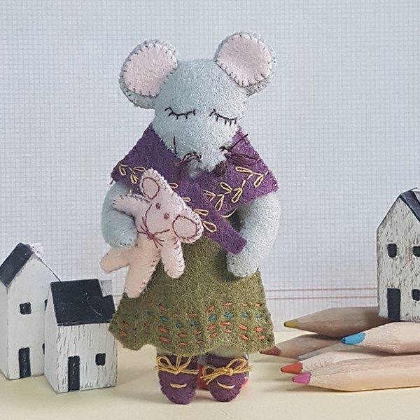 Felt Craft Kit by Corinne Lapierre: Little Miss Mouse - The Coast Office