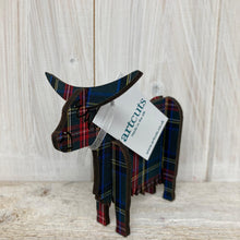 Cargar imagen en el visor de la galería, Standing, Wooden 3D Highland Cow - The Coast Office
