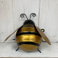 Afbeelding in Gallery-weergave laden, Metal Bumblebee Wall Art - The Coast Office
