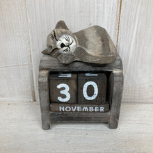 Cargar imagen en el visor de la galería, Sleeping Cat Miniature Perpetual Calendar
