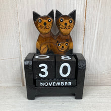 Cargar imagen en el visor de la galería, Cat Family Miniature Perpetual Calendar
