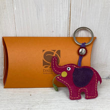 Cargar imagen en el visor de la galería, Leather Keyrings - The Coast Office
