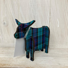 Afbeelding in Gallery-weergave laden, Standing, Wooden 3D Highland Cow - The Coast Office
