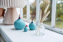 Afbeelding in Gallery-weergave laden, Turquoise Hens - The Coast Office

